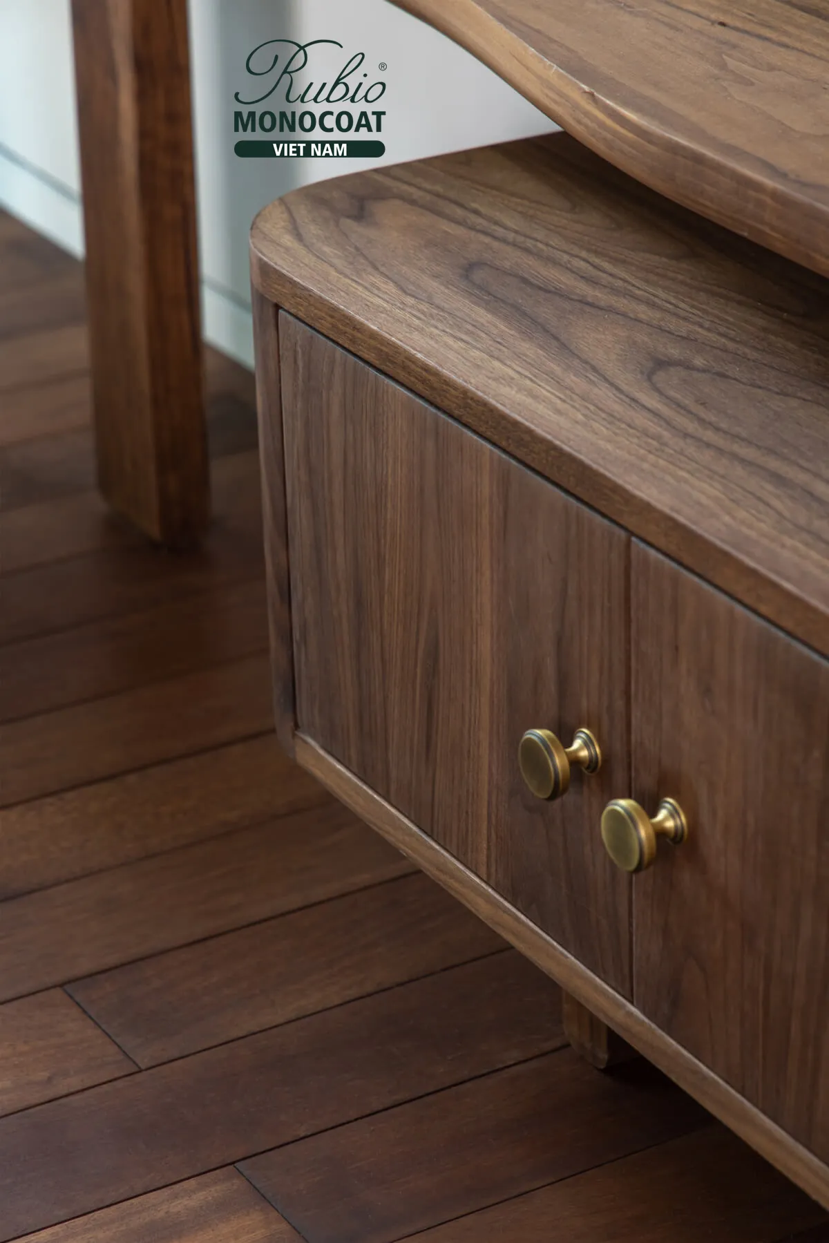 dầu lau gỗ nội thất 2C Pure x gỗ Óc chó 10