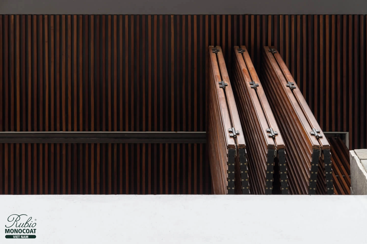 dầu lau gỗ ngoại thất