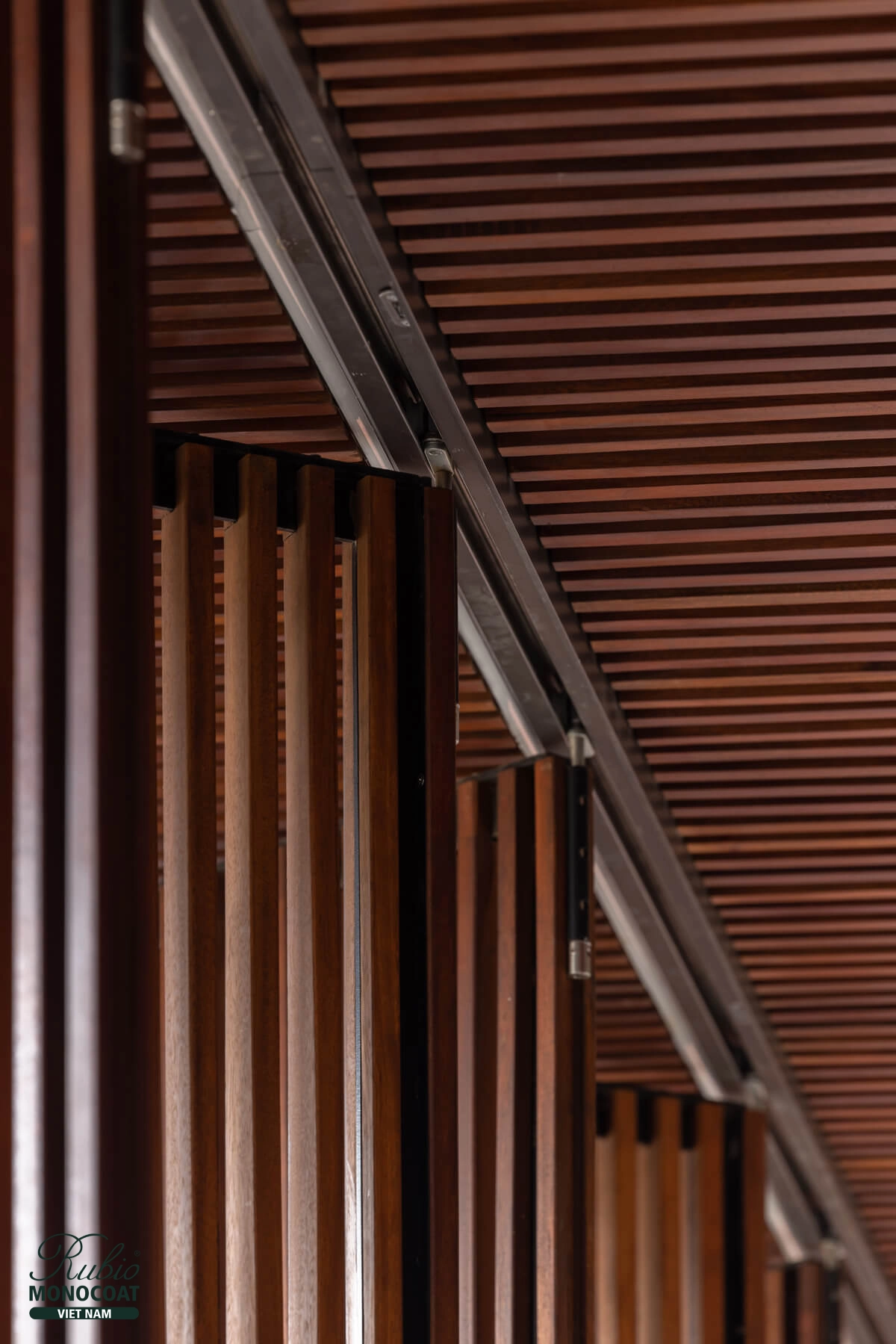 dầu lau gỗ ngoại thất