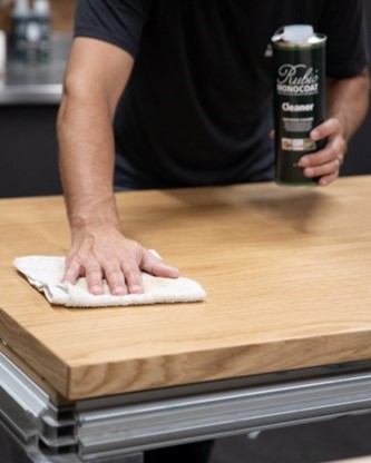 vệ sinh bề mặt nội thất gỗ bước 1